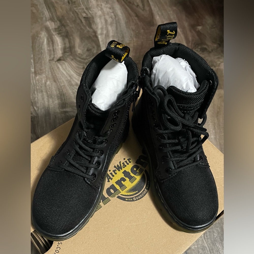 Dr. Martens JUNIOR COMBS EXTRA TOUGH POLY CASUAL BOOTS Size 11 US